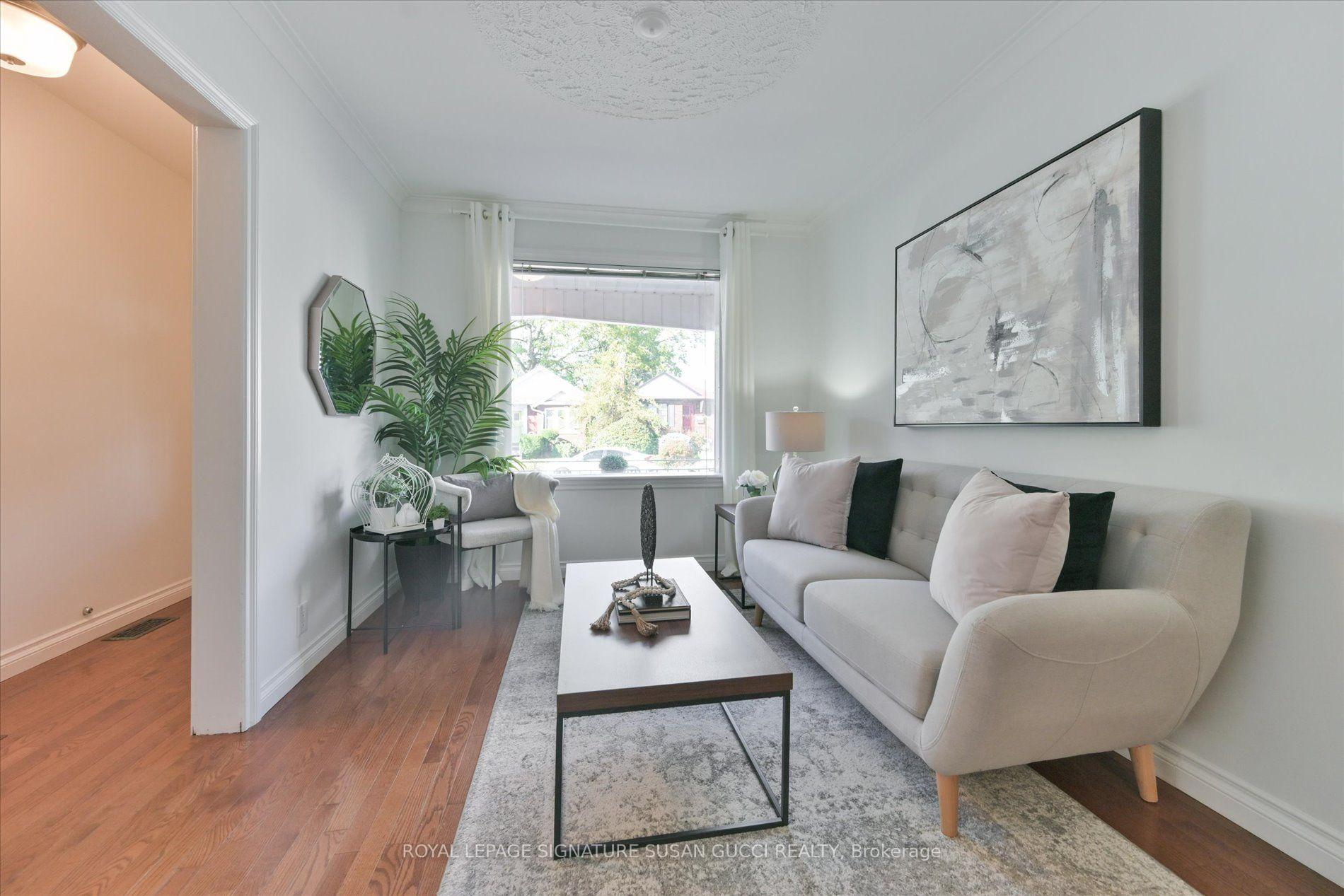 Photo 4 of 725 Sammon Avenue, Toronto, Danforth Village-East York — HOMEH