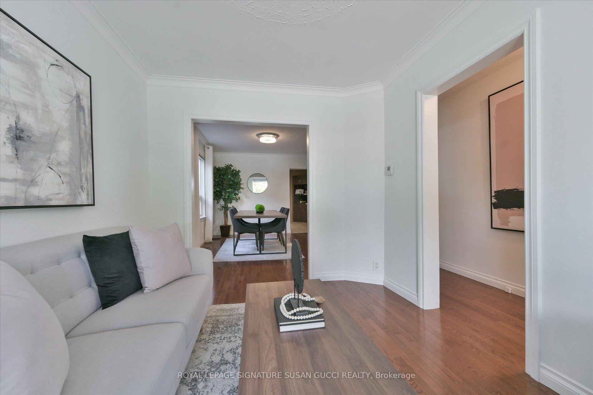 Photo 5 of 725 Sammon Avenue, Toronto, Danforth Village-East York — HOMEH