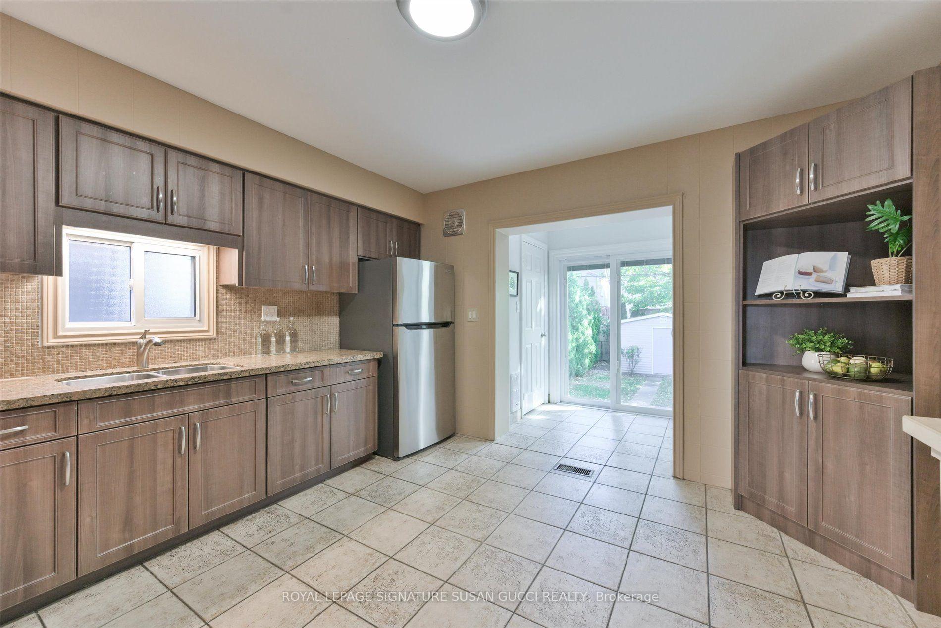 Photo 8 of 725 Sammon Avenue, Toronto, Danforth Village-East York — HOMEH