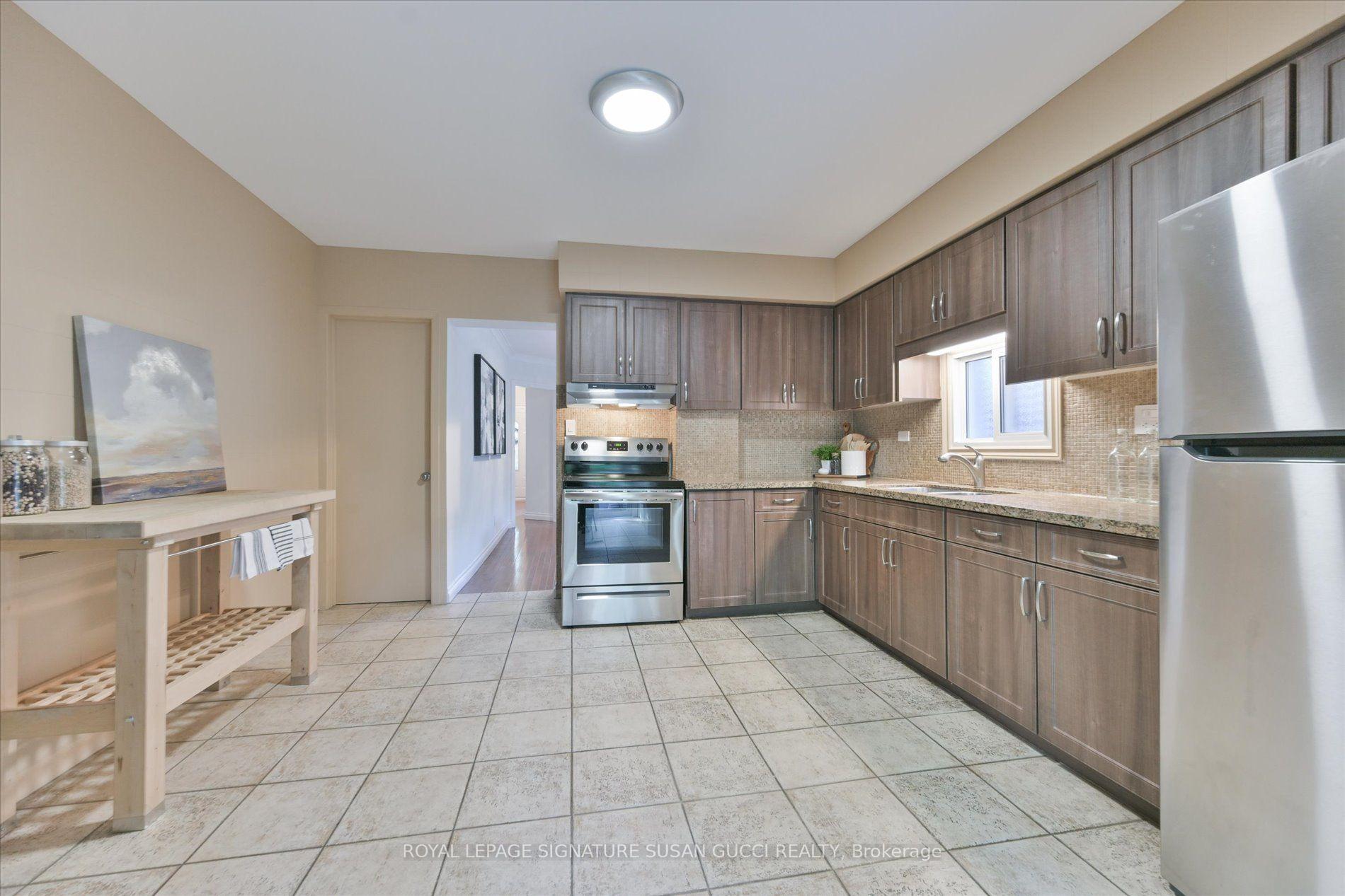 Photo 9 of 725 Sammon Avenue, Toronto, Danforth Village-East York — HOMEH