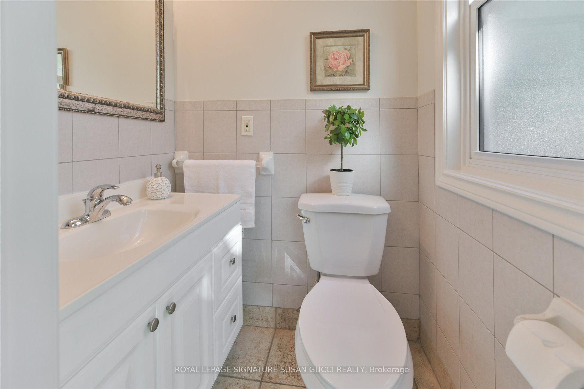 Photo 12 of 725 Sammon Avenue, Toronto, Danforth Village-East York — HOMEH