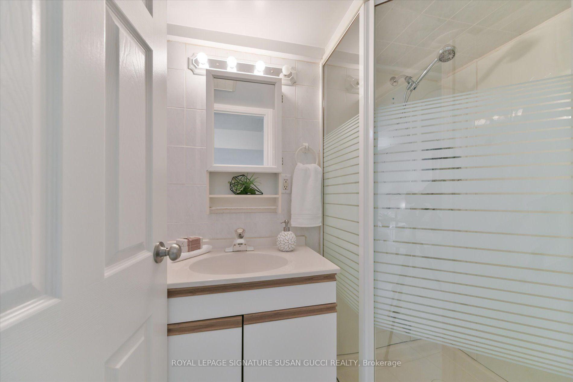 Photo 23 of 725 Sammon Avenue, Toronto, Danforth Village-East York — HOMEH