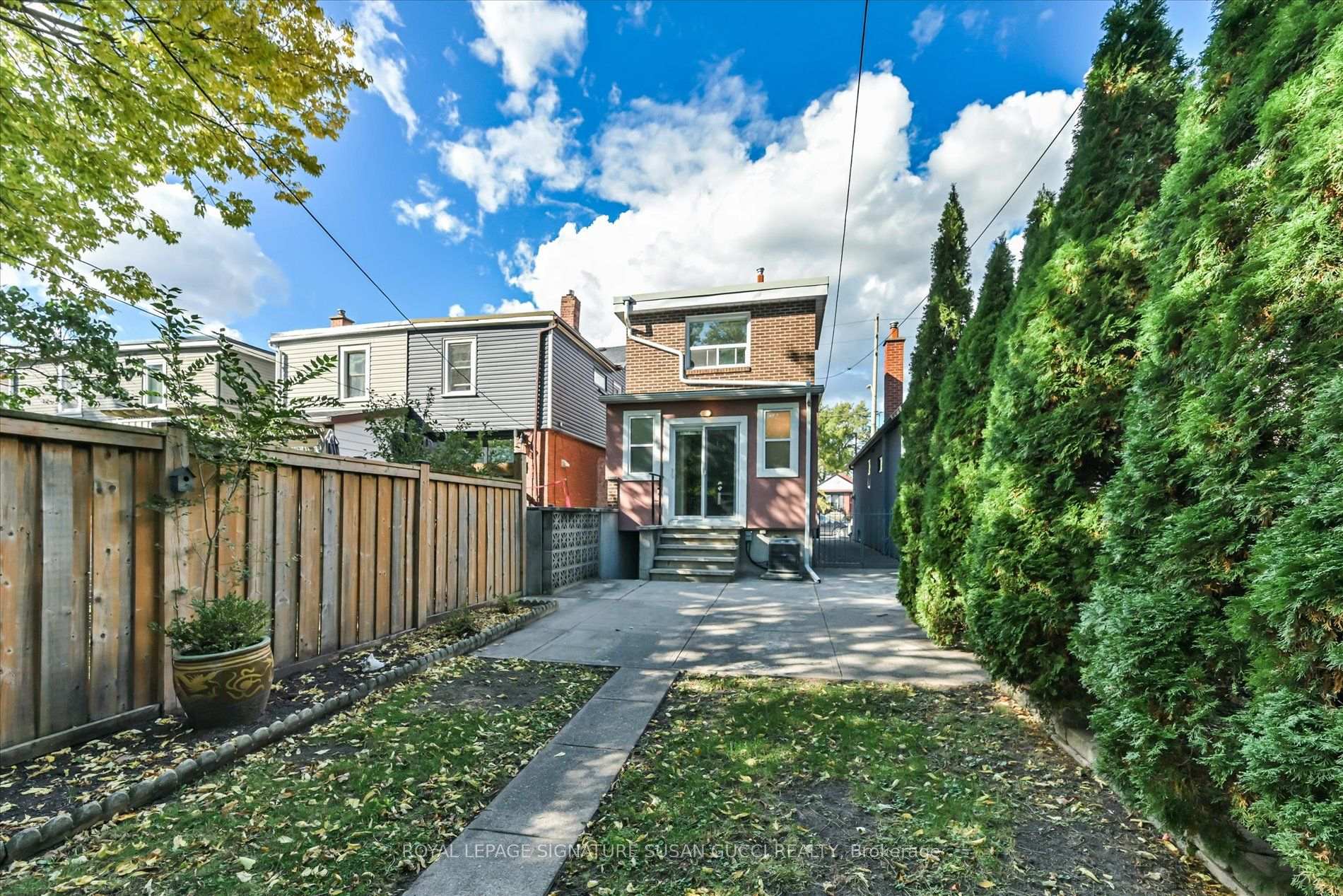 Photo 27 of 725 Sammon Avenue, Toronto, Danforth Village-East York — HOMEH