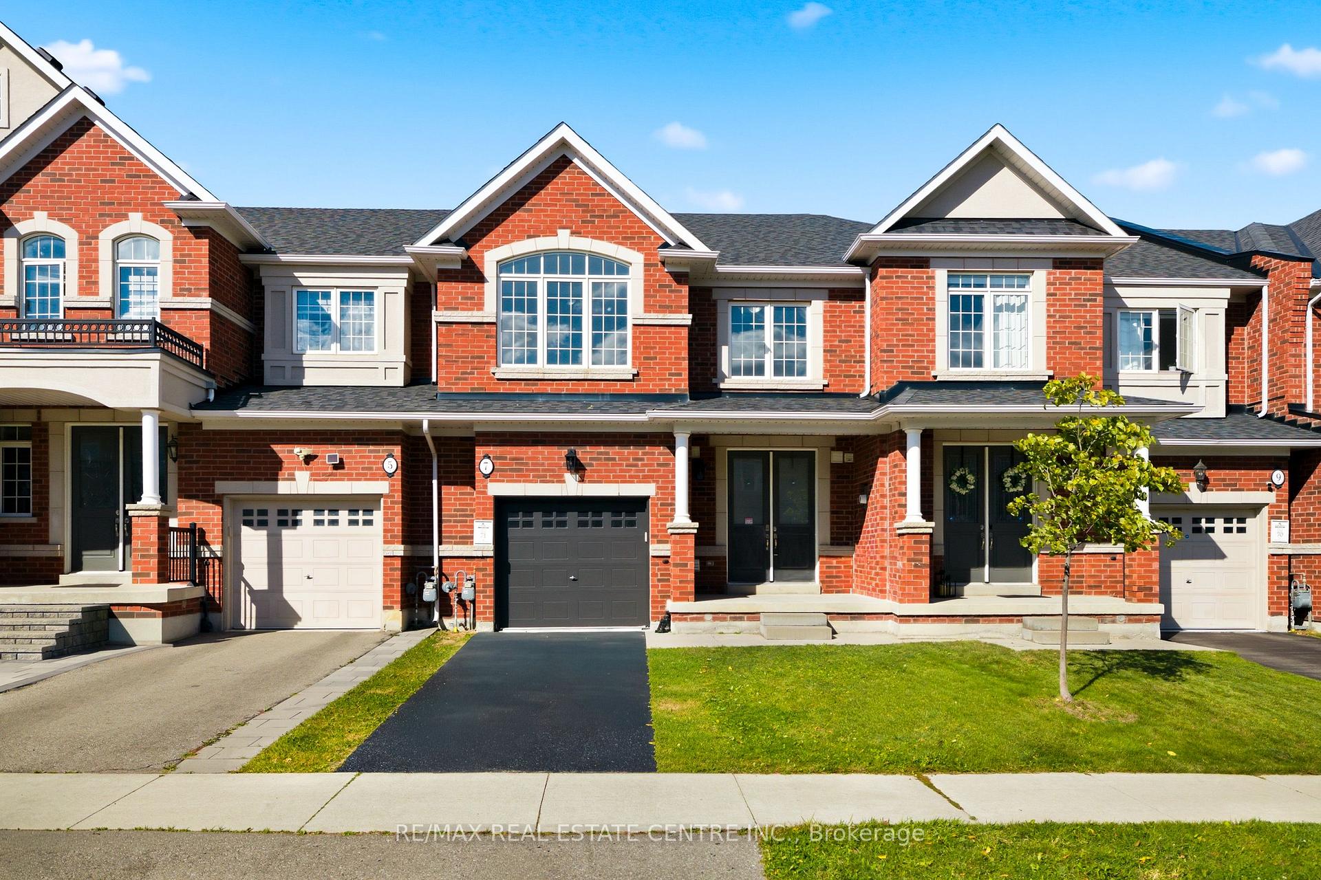 Photo 4 of 7 Heming Trail, Hamilton, Ancaster — HOMEH