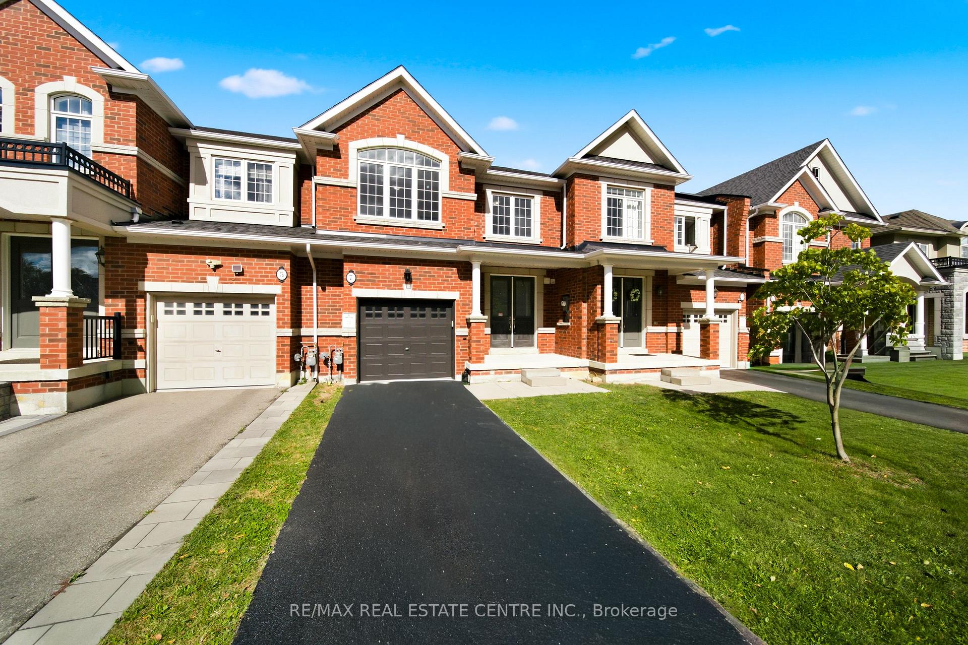 Photo 6 of 7 Heming Trail, Hamilton, Ancaster — HOMEH