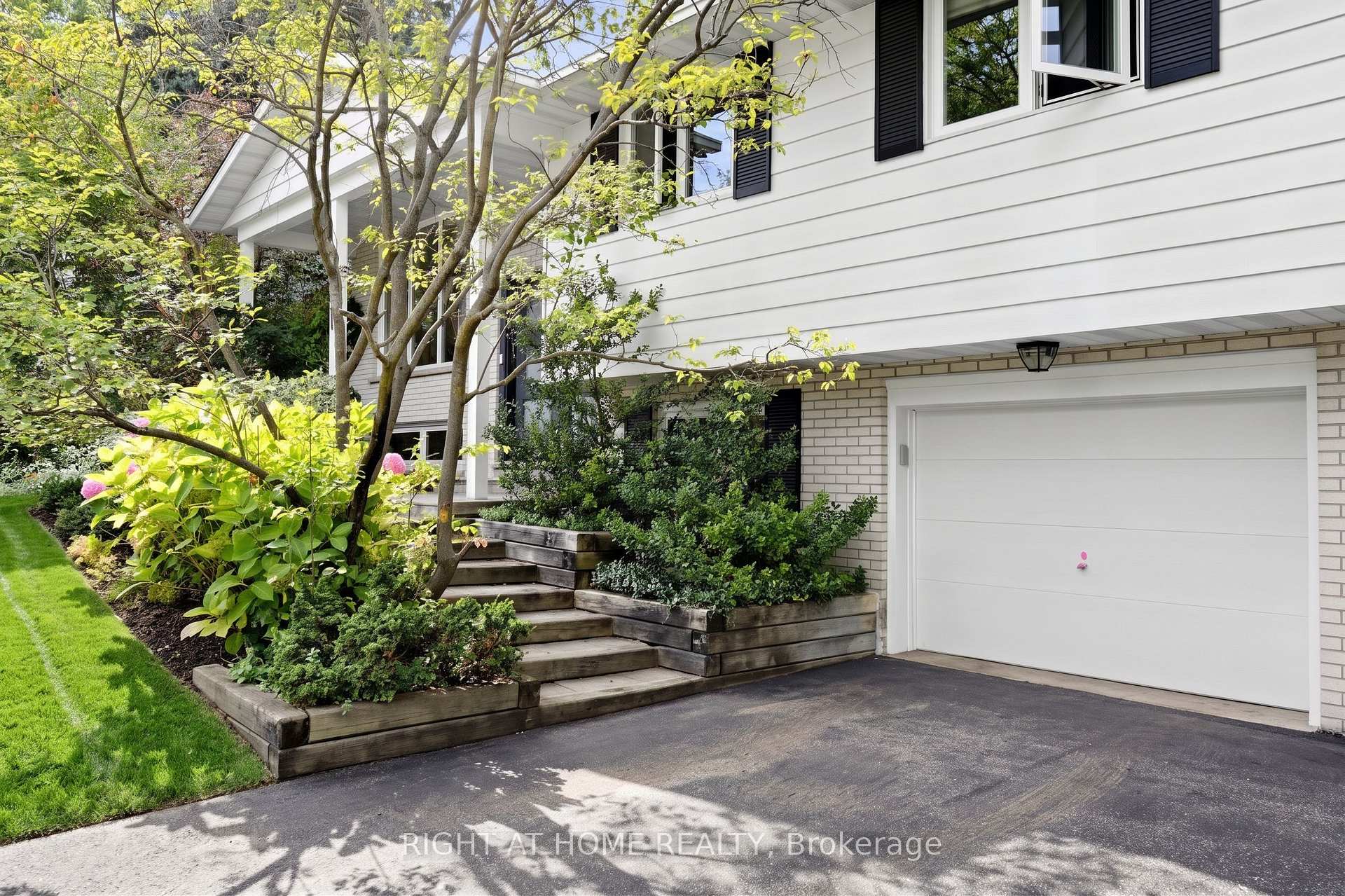 Photo 4 of 159 Meaford Drive, Waterloo, Lincoln Heights — HOMEH