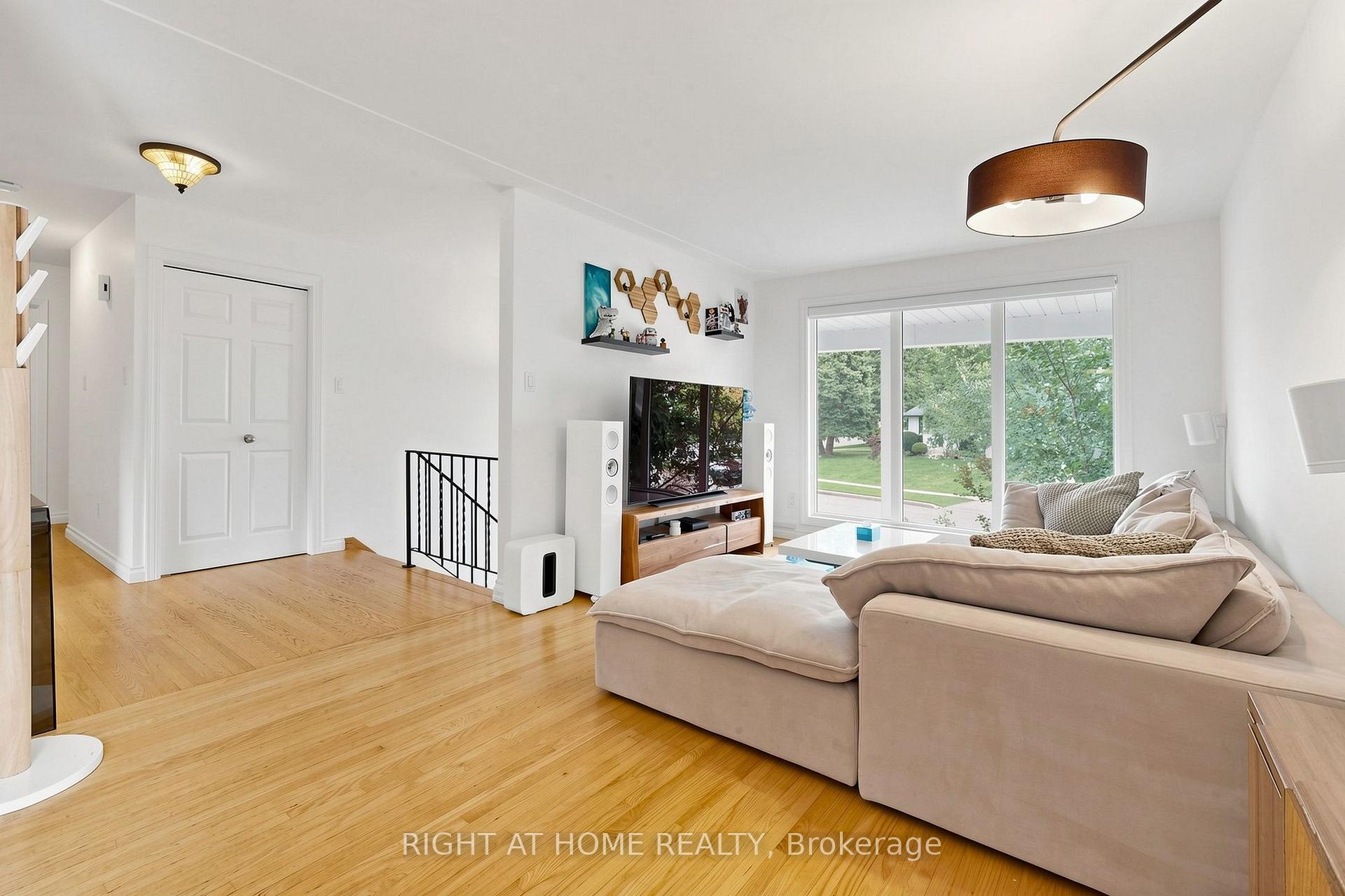 Photo 10 of 159 Meaford Drive, Waterloo, Lincoln Heights — HOMEH