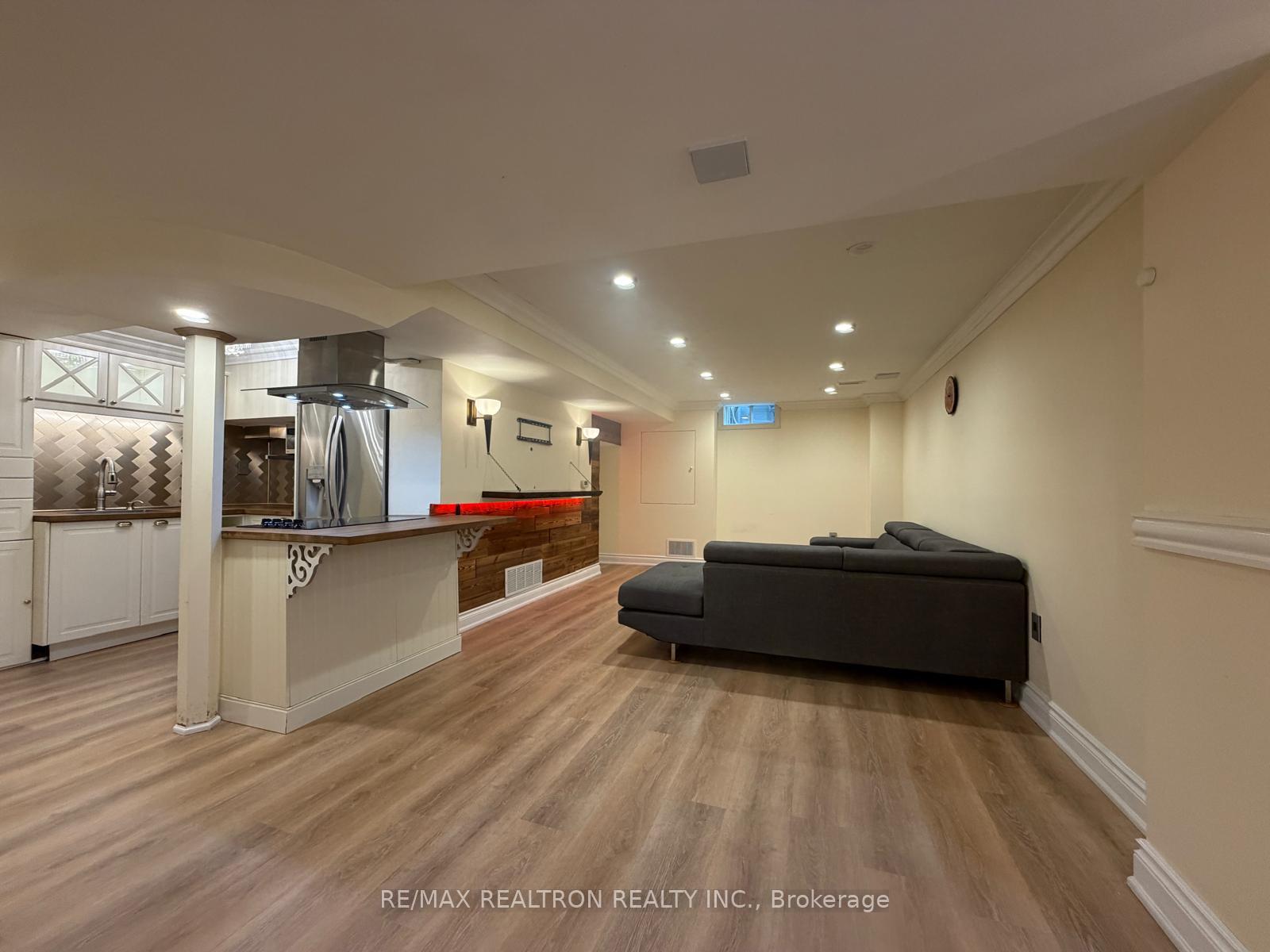 Photo 5 of Unit Lower Level, 113B Timna Crescent, Vaughan, Patterson — HOMEH