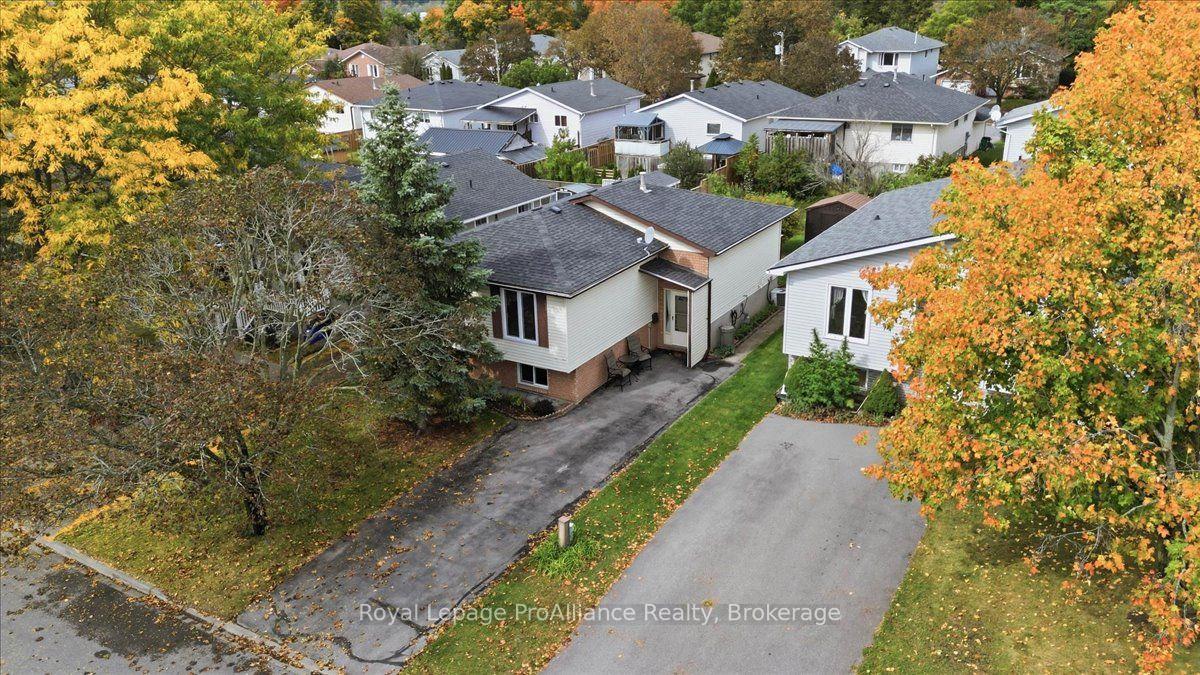 Photo 2 of 4 Bogart Crescent, Belleville, Belleville Ward — HOMEH