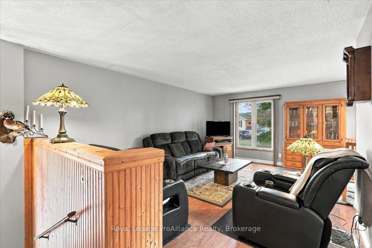 Photo 3 of 4 Bogart Crescent, Belleville, Belleville Ward — HOMEH