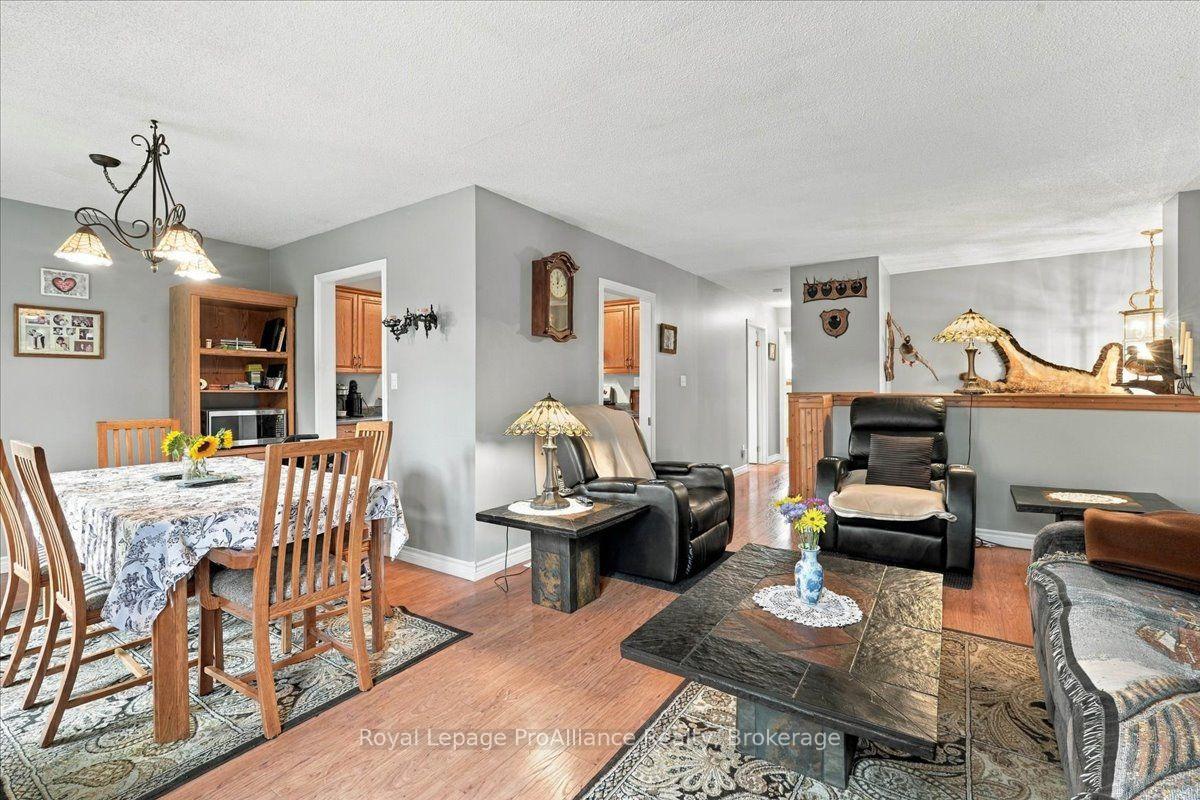 Photo 4 of 4 Bogart Crescent, Belleville, Belleville Ward — HOMEH
