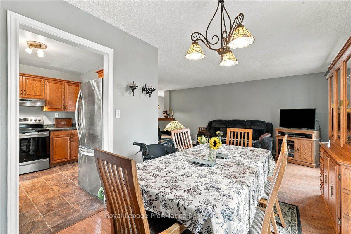 Photo 6 of 4 Bogart Crescent, Belleville, Belleville Ward — HOMEH