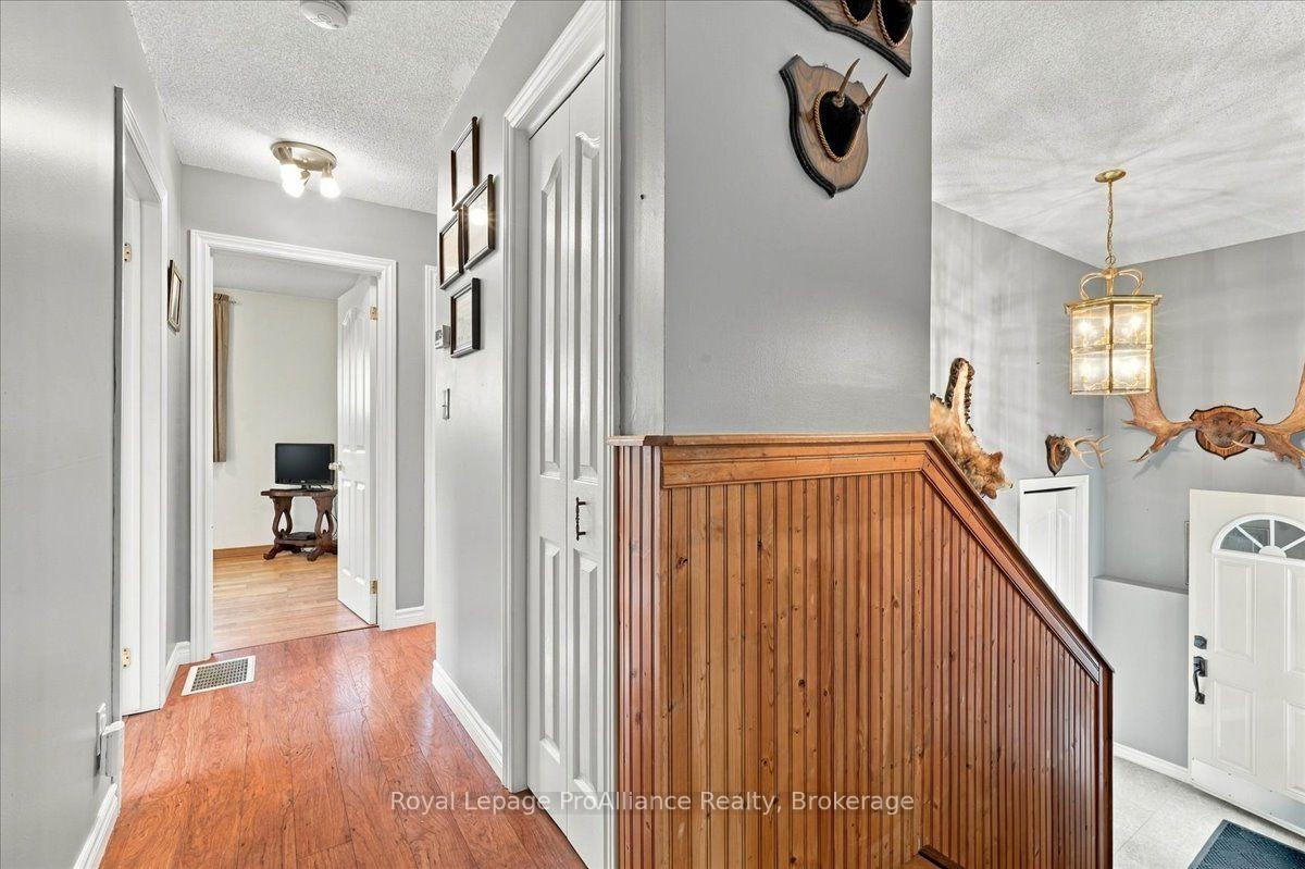 Photo 11 of 4 Bogart Crescent, Belleville, Belleville Ward — HOMEH