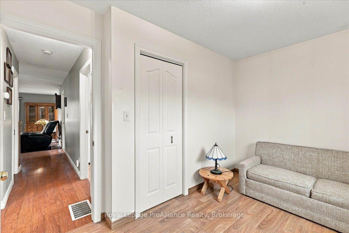 Photo 16 of 4 Bogart Crescent, Belleville, Belleville Ward — HOMEH