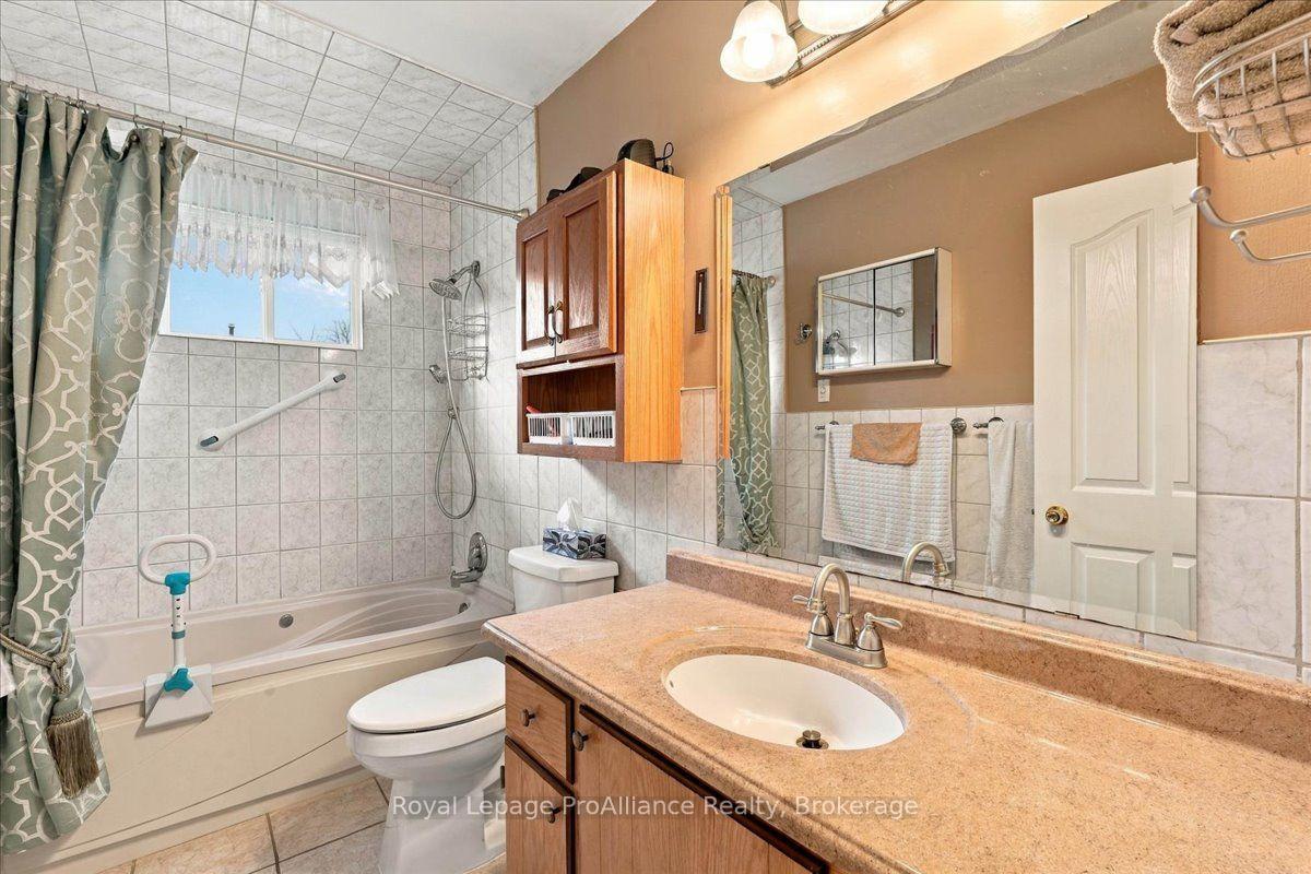 Photo 18 of 4 Bogart Crescent, Belleville, Belleville Ward — HOMEH