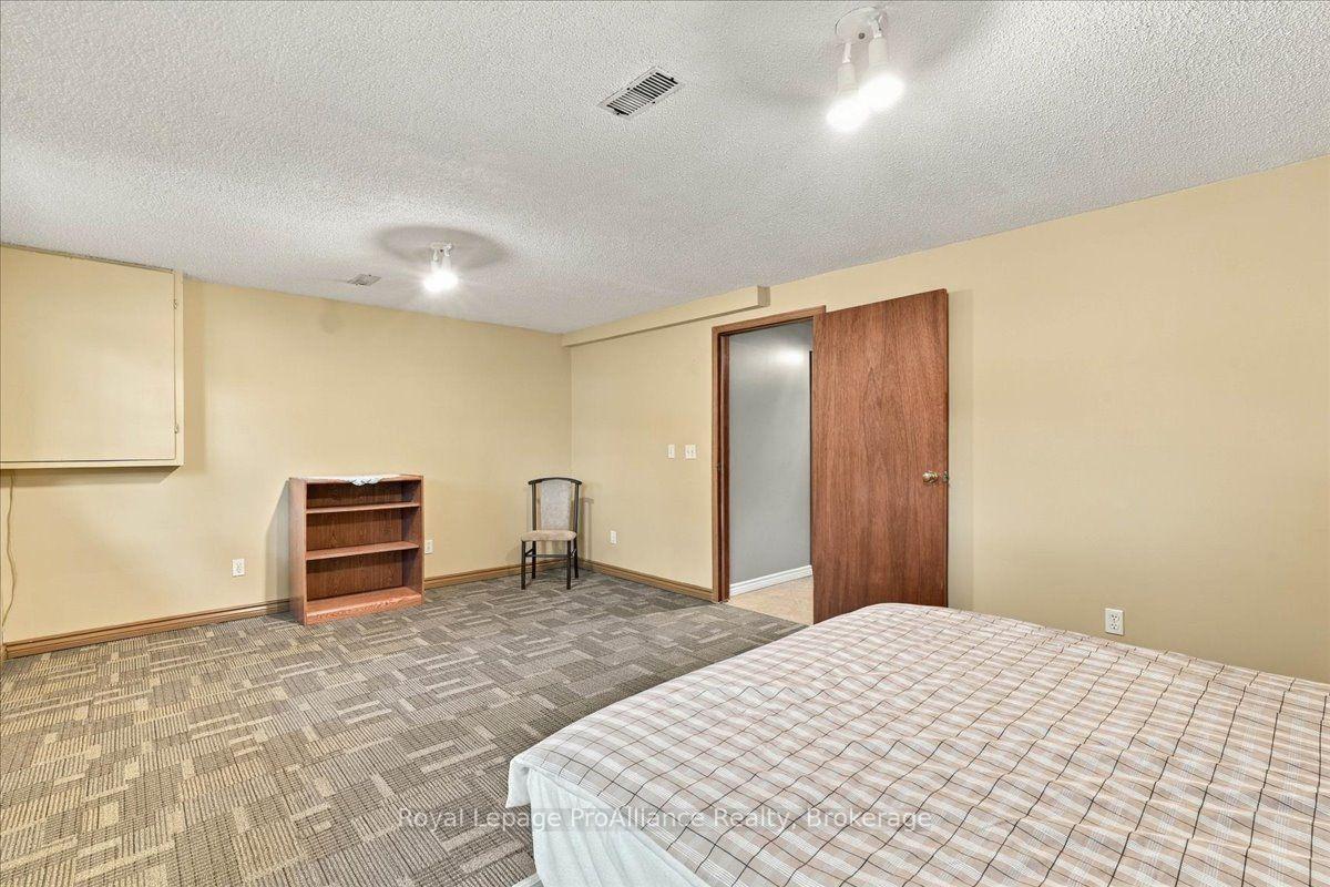 Photo 23 of 4 Bogart Crescent, Belleville, Belleville Ward — HOMEH