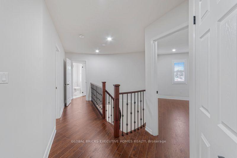 Photo 7 of 122 Pappain Crescent, Brampton, Snelgrove — HOMEH