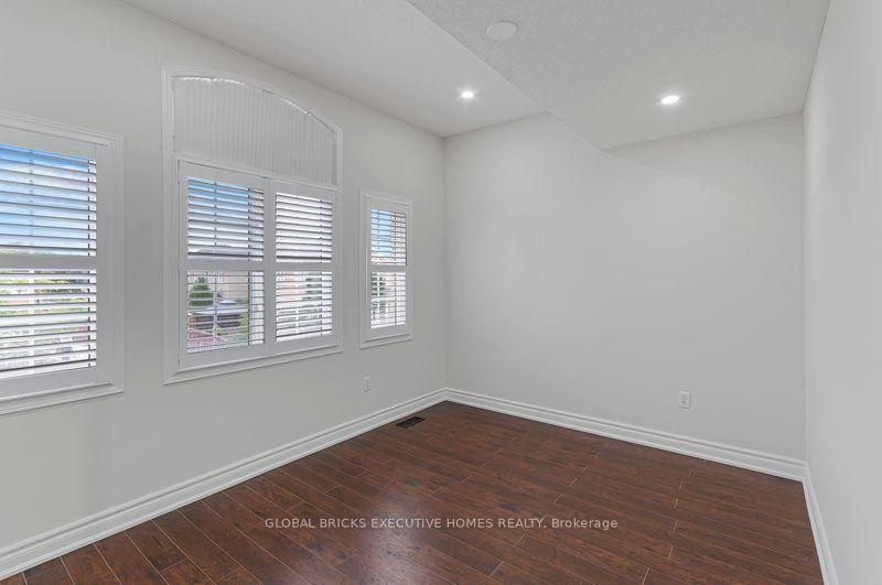 Photo 14 of 122 Pappain Crescent, Brampton, Snelgrove — HOMEH