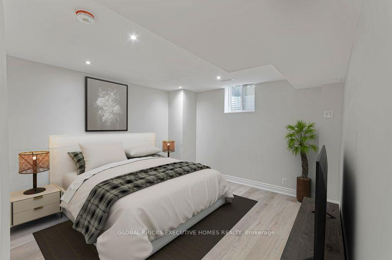 Photo 34 of 122 Pappain Crescent, Brampton, Snelgrove — HOMEH