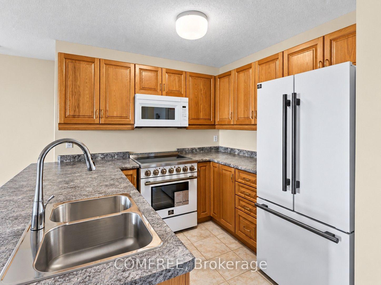 Photo 10 of Unit 409, 3000 Sandwich Street, Windsor — HOMEH