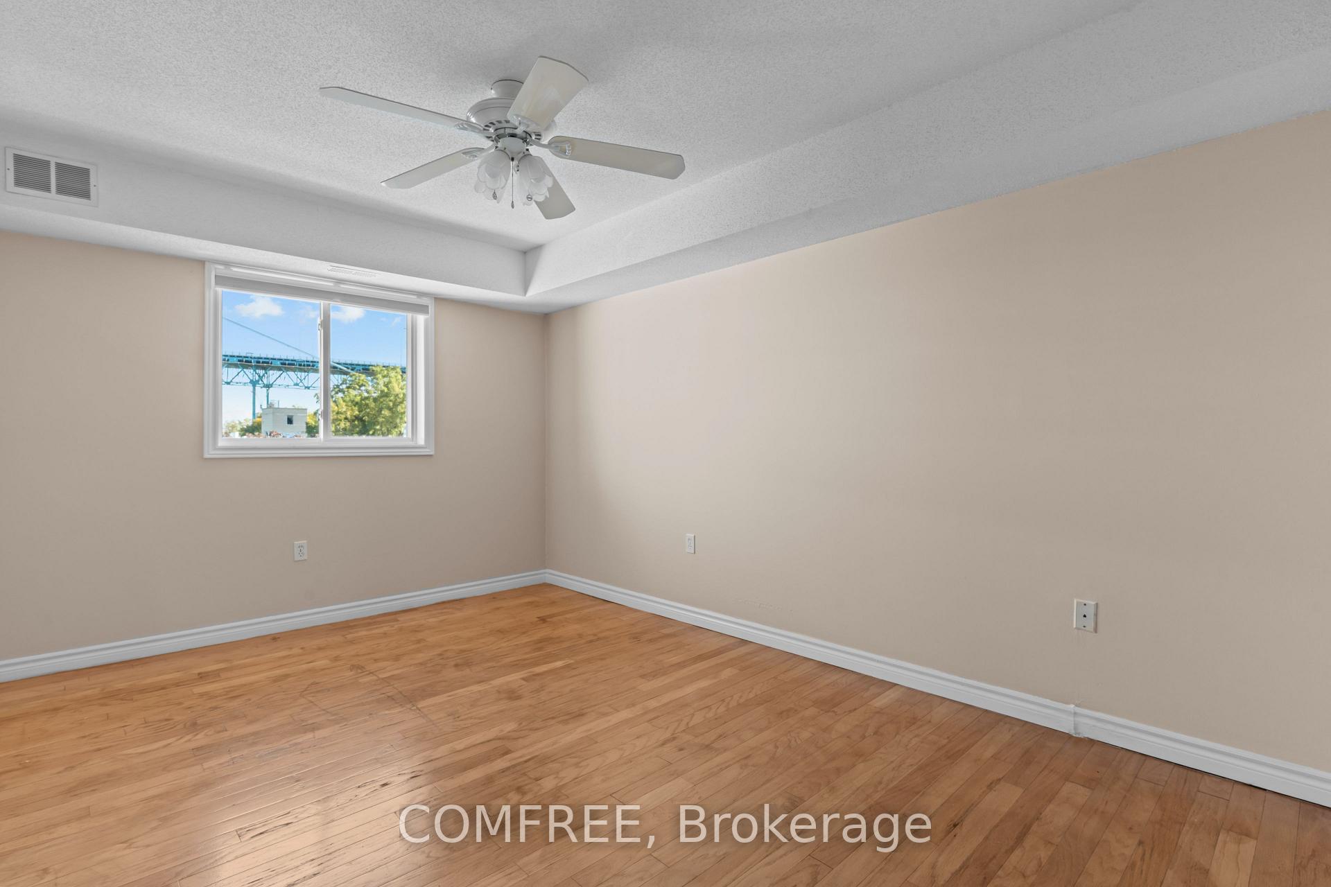 Photo 11 of Unit 409, 3000 Sandwich Street, Windsor — HOMEH