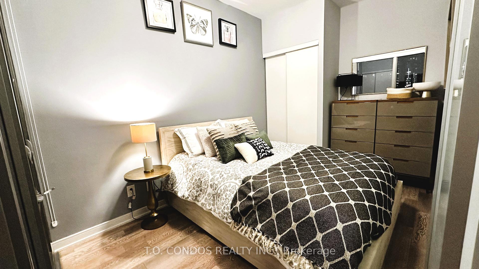 Photo 7 of Unit 920, 57 St. Joseph Street, Toronto, Bay Street Corridor — HOMEH