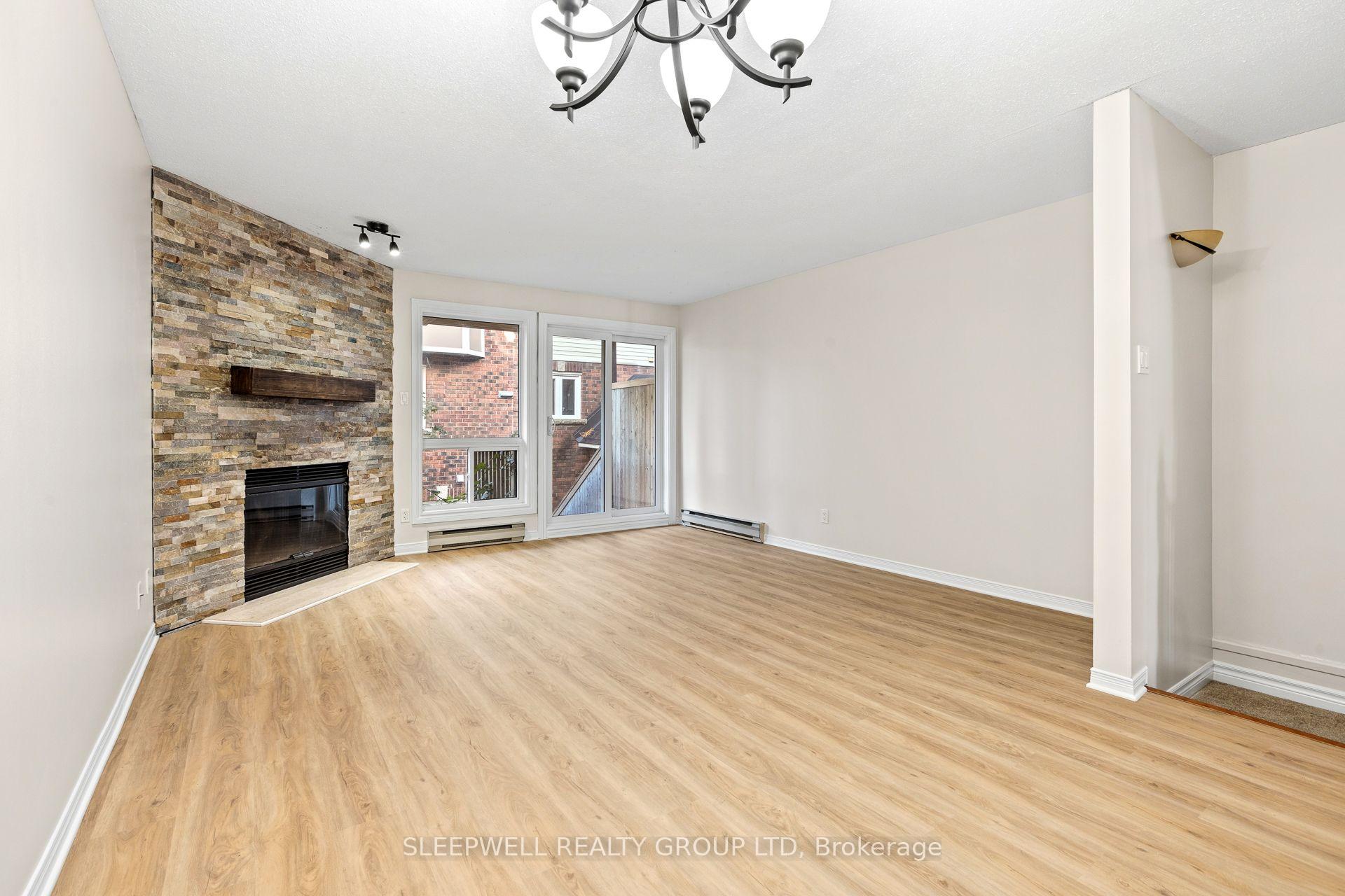 Photo 3 of Unit 4, 394 Briston Private, Ottawa, Hunt Club Park — HOMEH