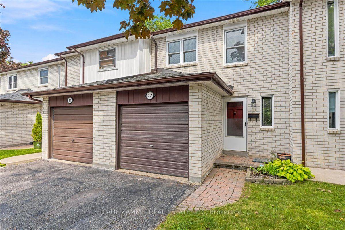 Photo 2 of 42 Nicholson Way, Markham, Aileen-Willowbrook — HOMEH