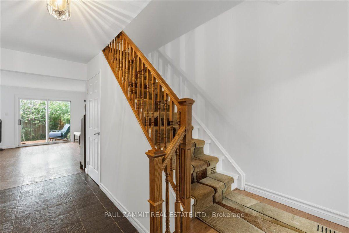 Photo 3 of 42 Nicholson Way, Markham, Aileen-Willowbrook — HOMEH