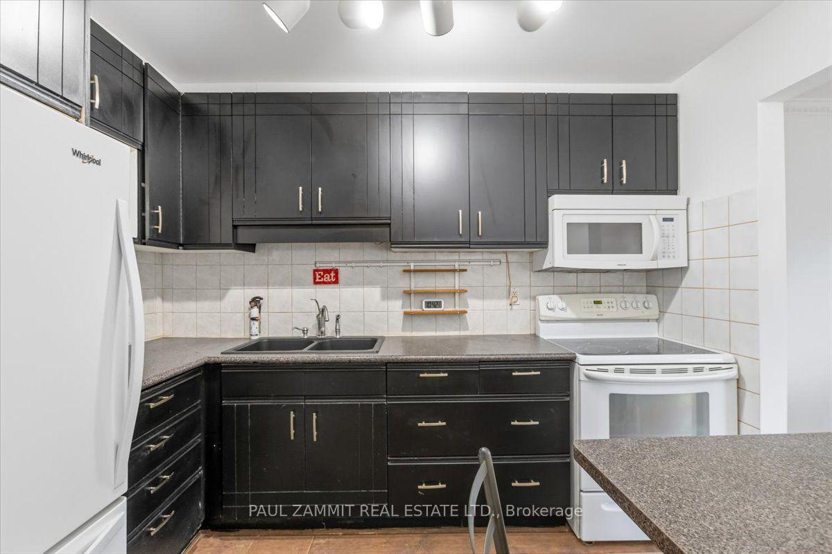 Photo 4 of 42 Nicholson Way, Markham, Aileen-Willowbrook — HOMEH