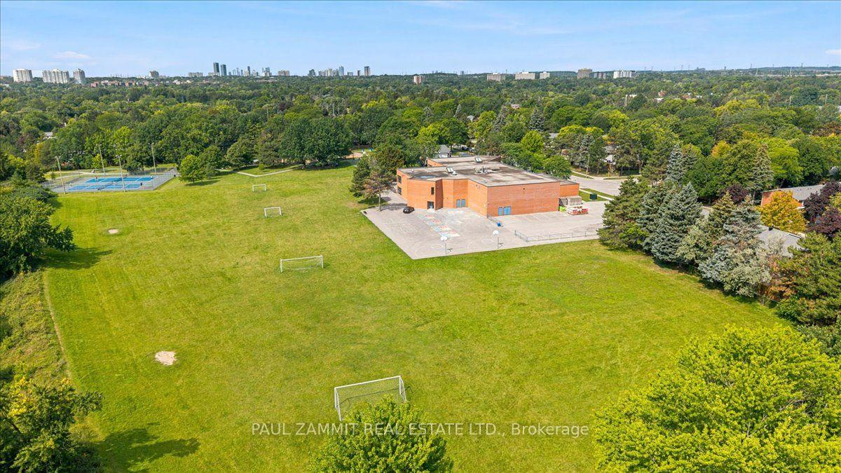 Photo 25 of 42 Nicholson Way, Markham, Aileen-Willowbrook — HOMEH