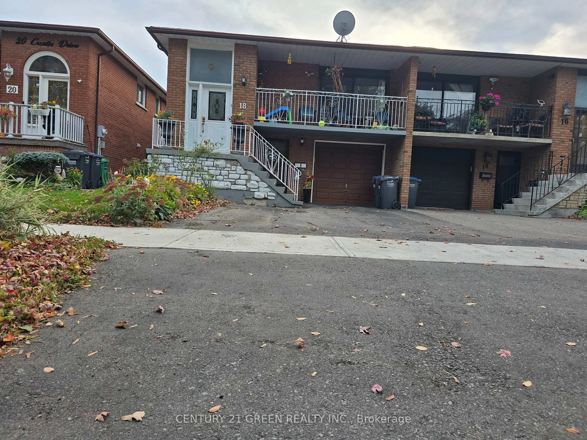 Photo 3 of 18 Curtis Drive, Brampton, Brampton South — HOMEH