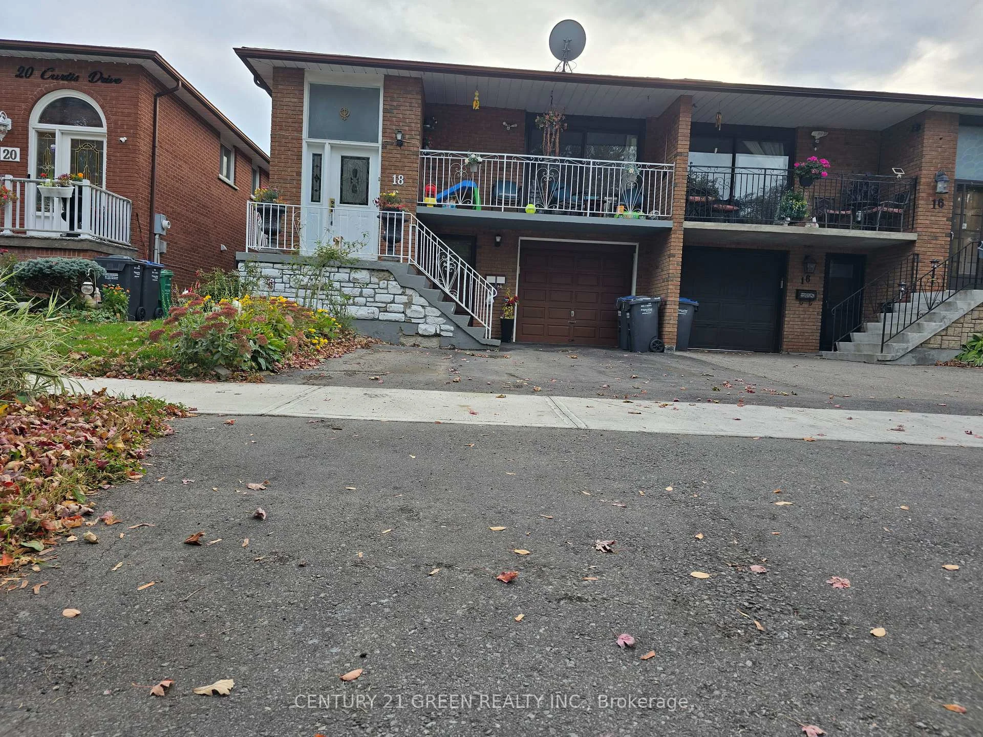 Photo 4 of 18 Curtis Drive, Brampton, Brampton South — HOMEH
