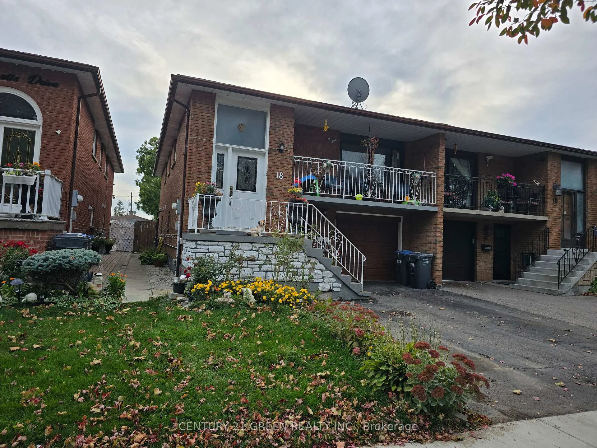 Photo 5 of 18 Curtis Drive, Brampton, Brampton South — HOMEH