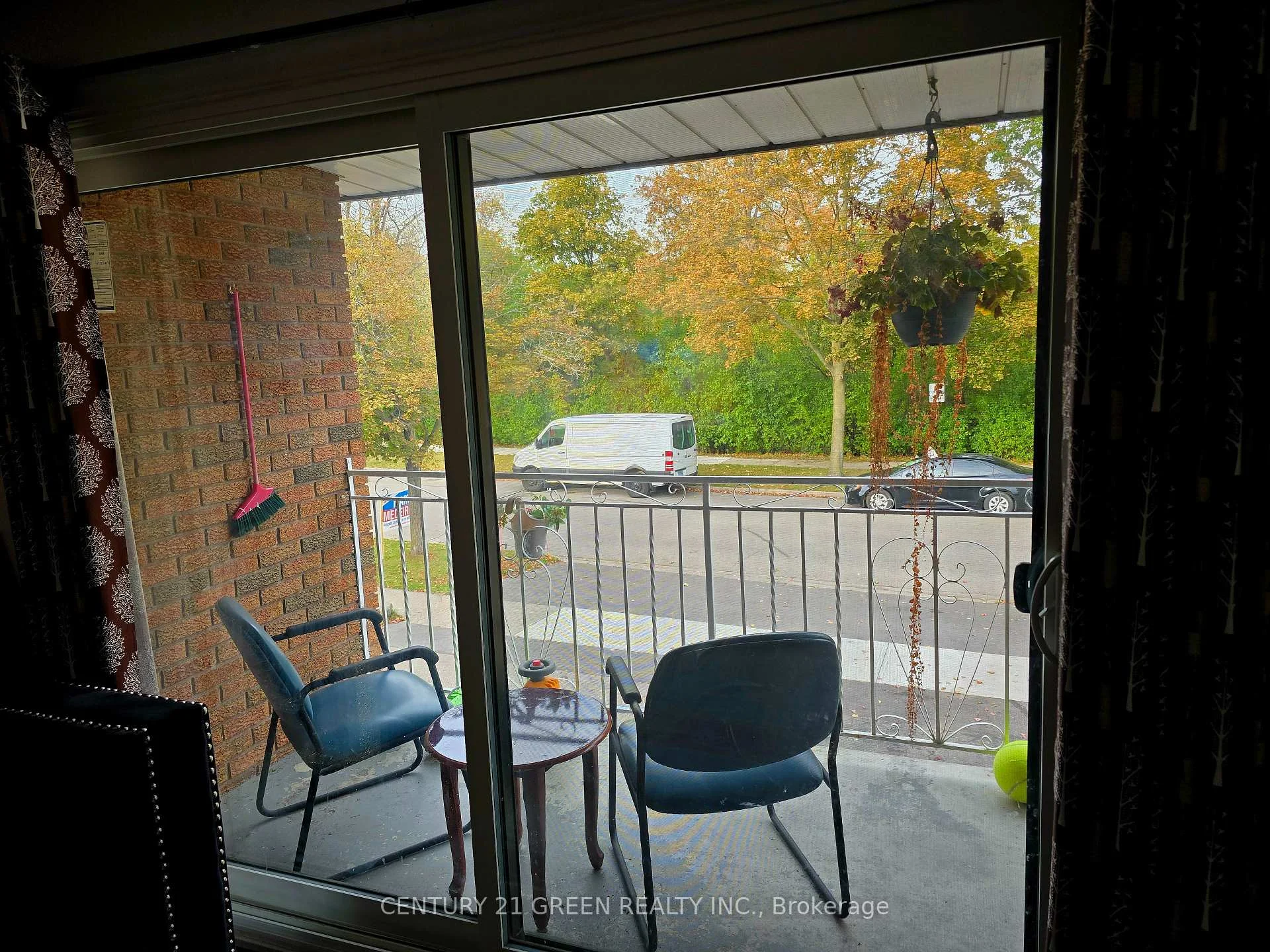 Photo 8 of 18 Curtis Drive, Brampton, Brampton South — HOMEH