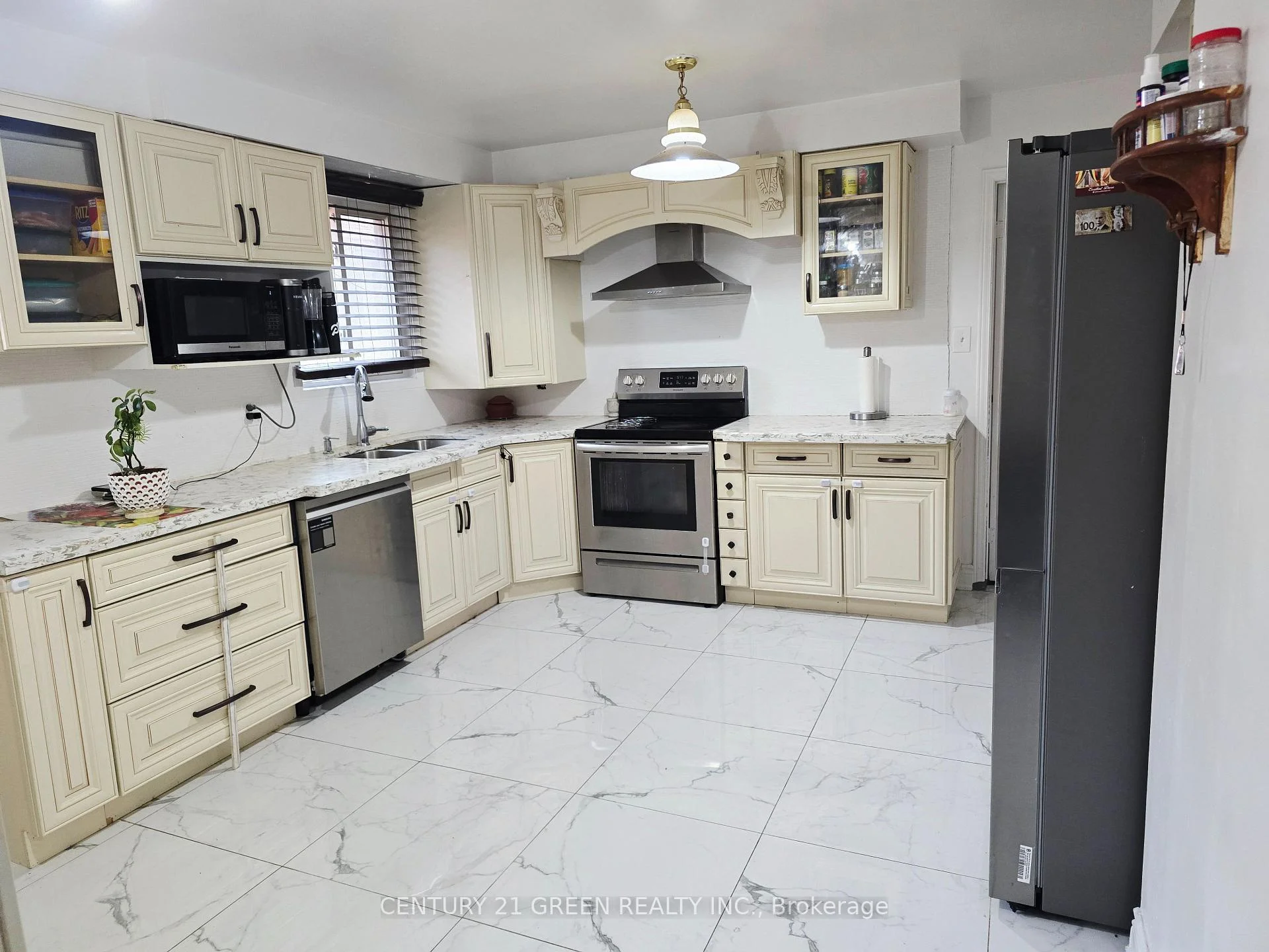 Photo 14 of 18 Curtis Drive, Brampton, Brampton South — HOMEH