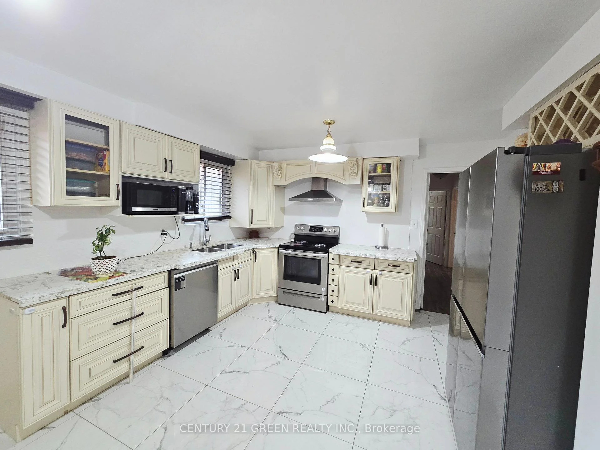 Photo 21 of 18 Curtis Drive, Brampton, Brampton South — HOMEH