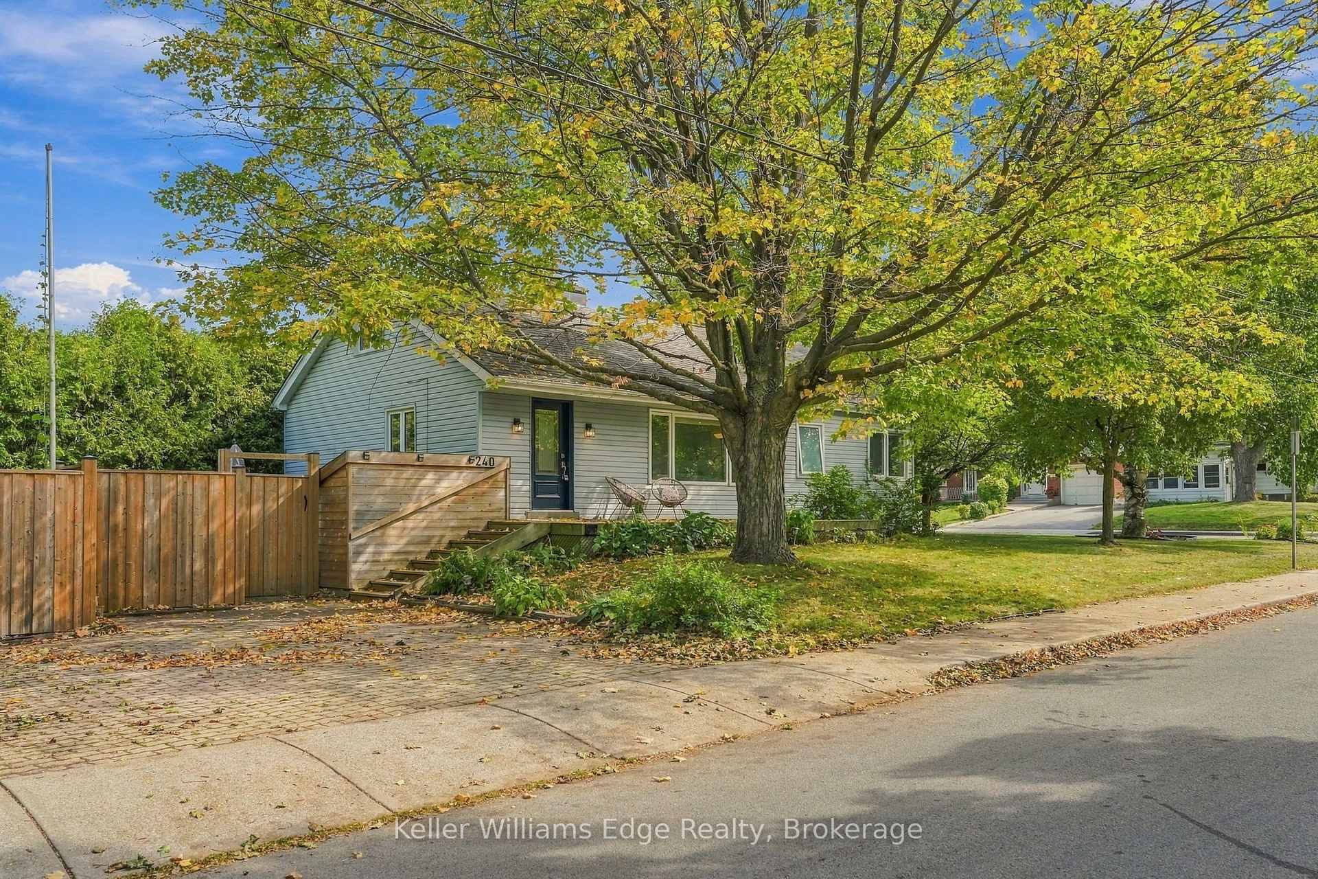 Photo 2 of 240 Bendamere Avenue, Hamilton, Buchanan — HOMEH