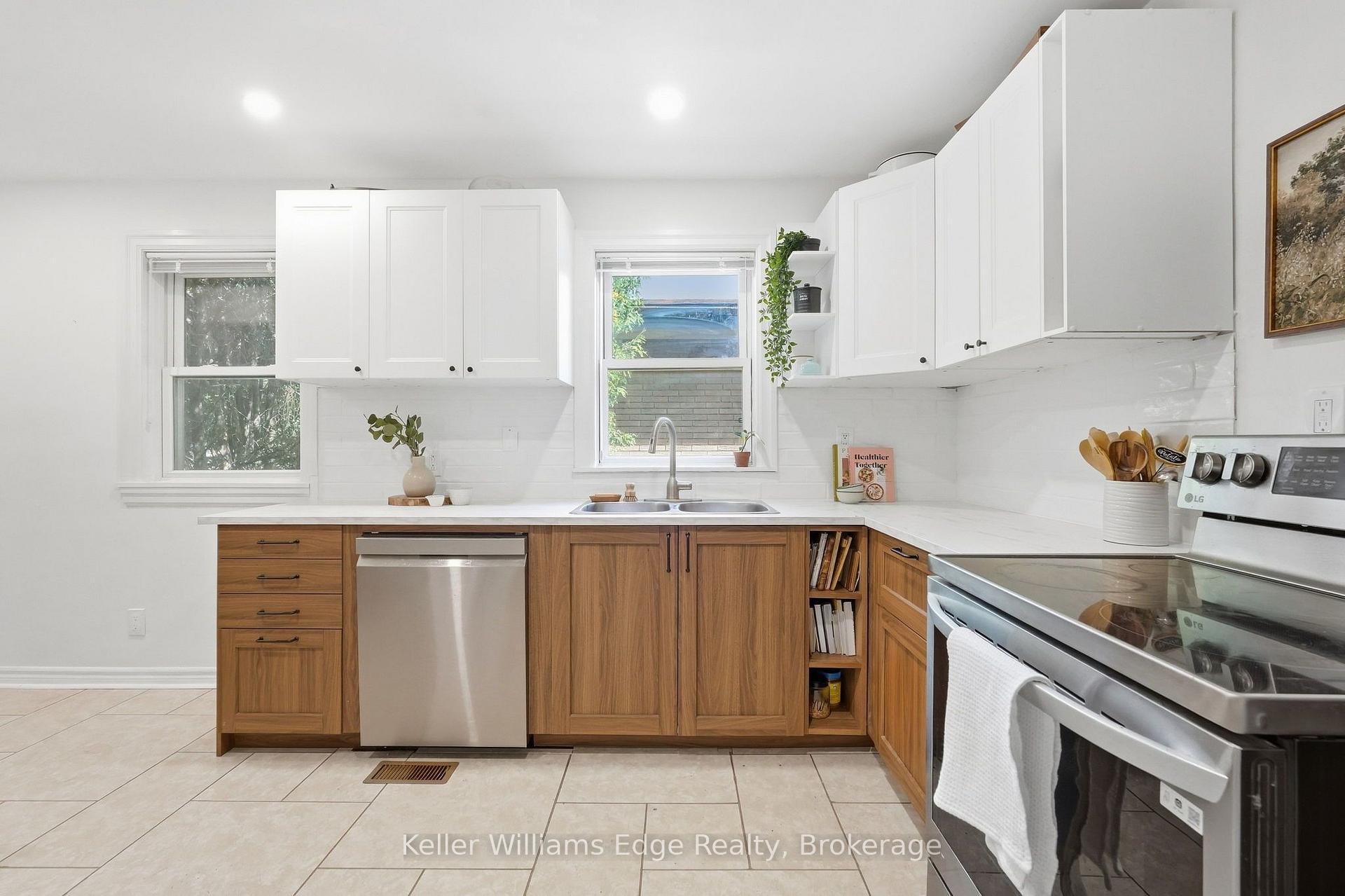 Photo 15 of 240 Bendamere Avenue, Hamilton, Buchanan — HOMEH