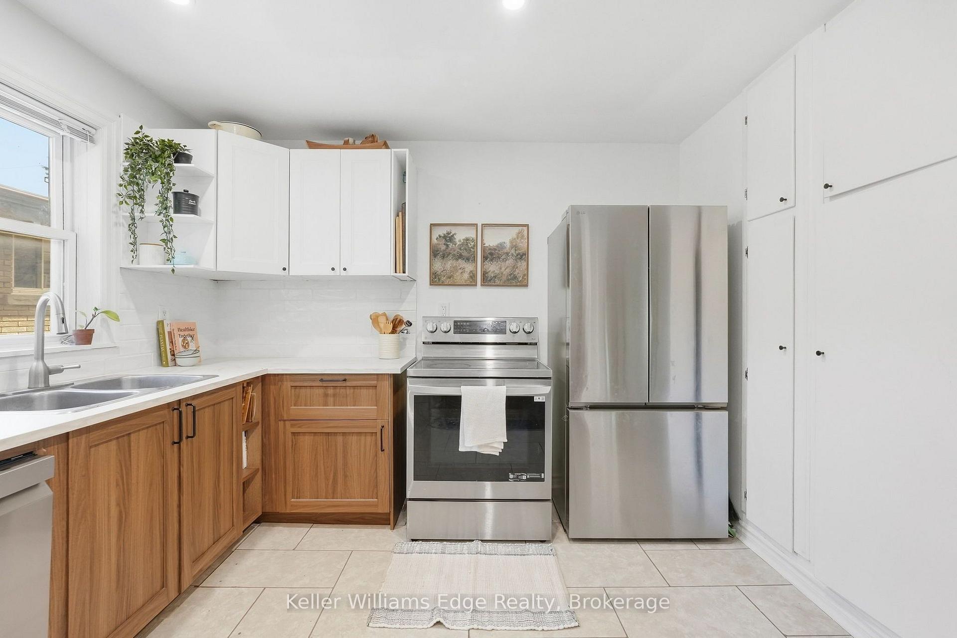 Photo 16 of 240 Bendamere Avenue, Hamilton, Buchanan — HOMEH