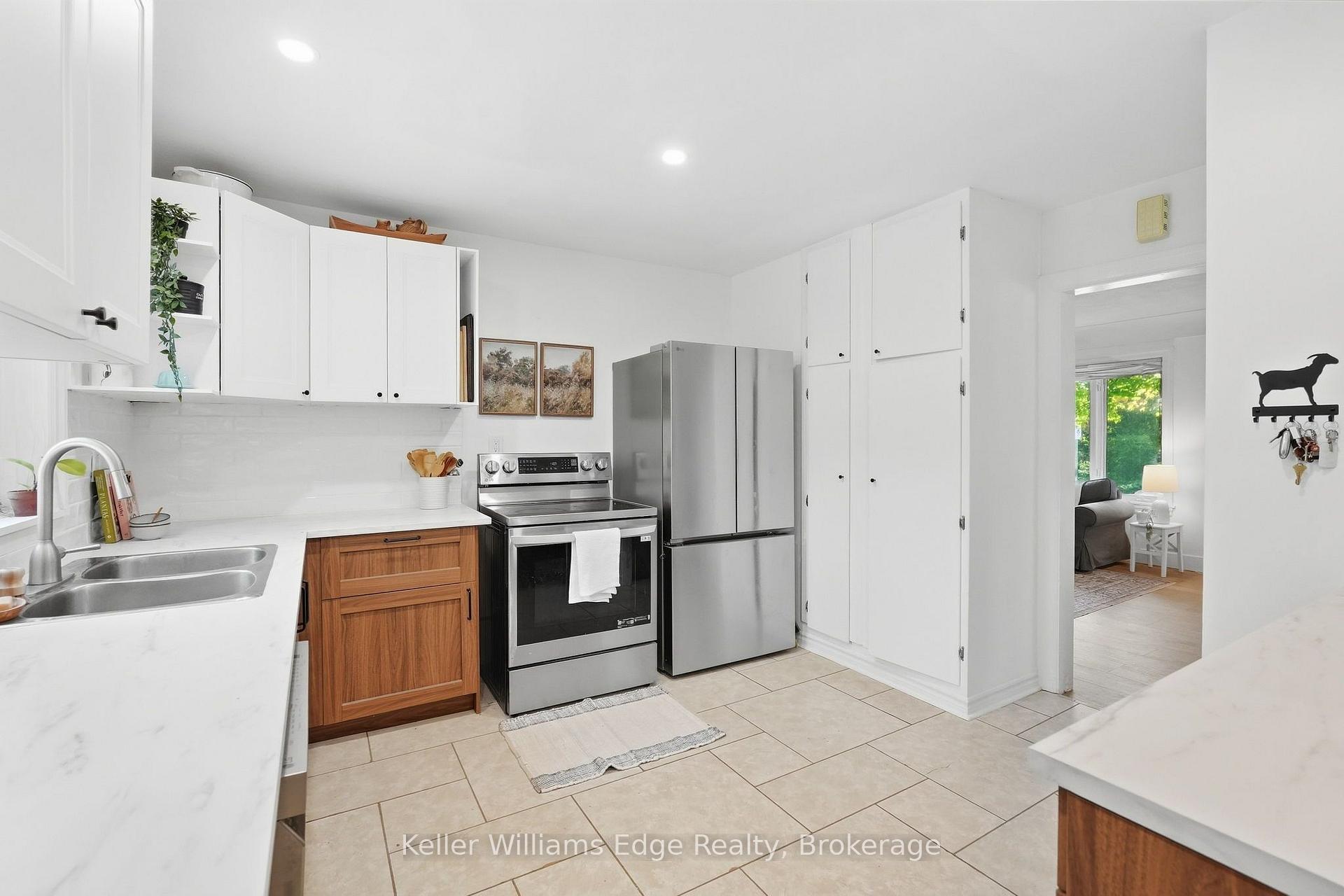 Photo 18 of 240 Bendamere Avenue, Hamilton, Buchanan — HOMEH