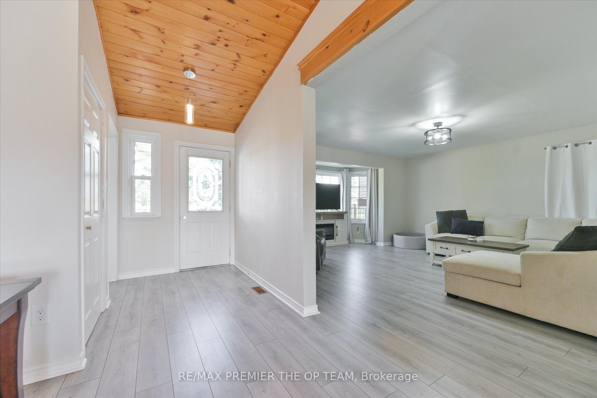 Photo 3 of 1881 Gilford Road, Innisfil, Rural Innisfil — HOMEH