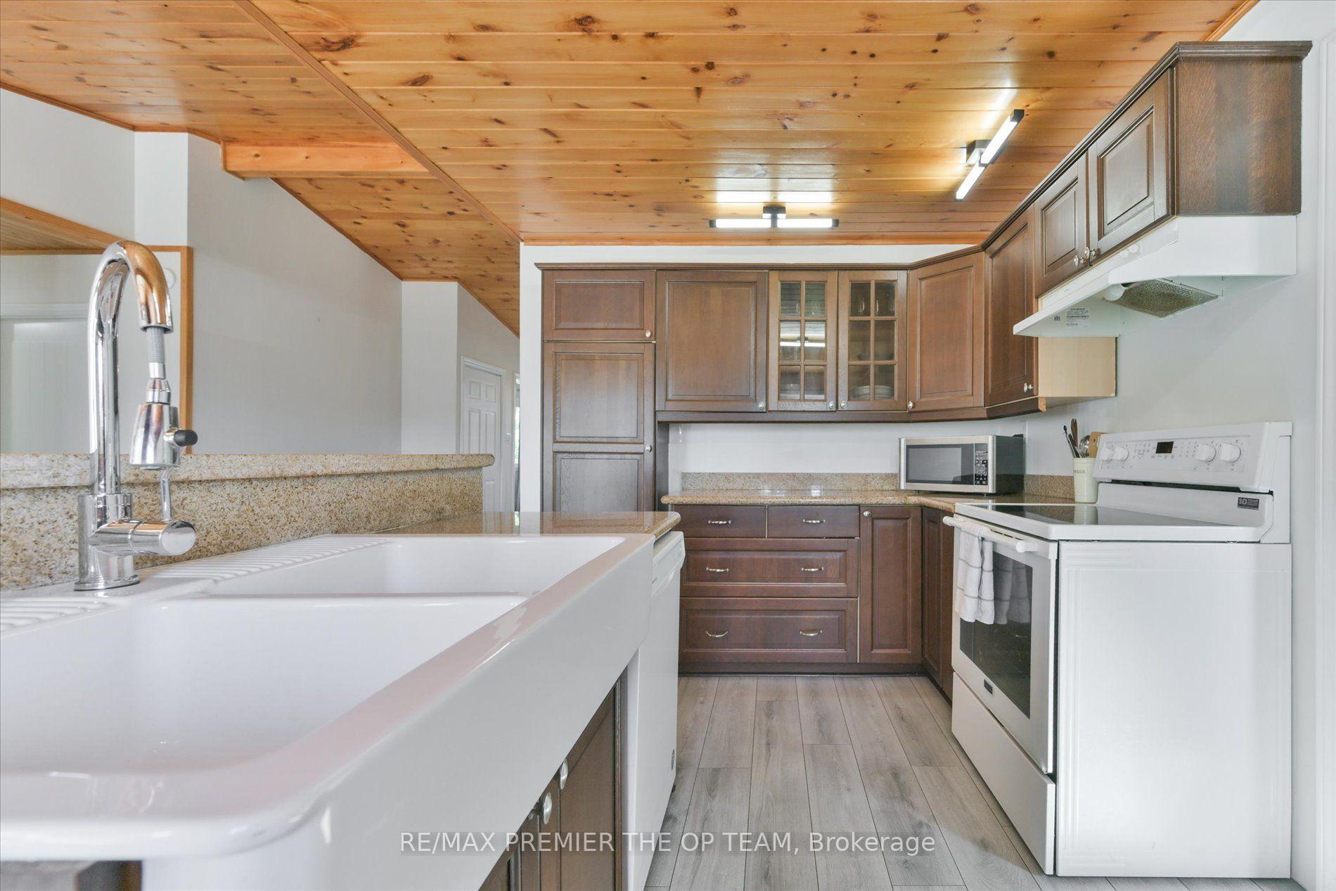 Photo 12 of 1881 Gilford Road, Innisfil, Rural Innisfil — HOMEH