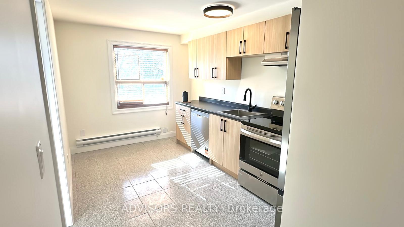 Photo 9 of Unit 4, 3717 Lakeshore Boulevard W, Etobicoke, Long Branch — HOMEH