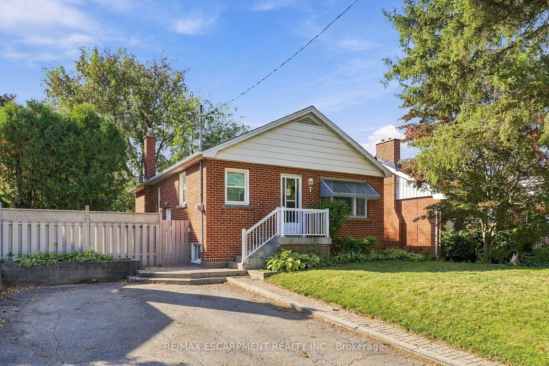 Photo 2 of 7 Sheldon Street, Hamilton, Dundas — HOMEH