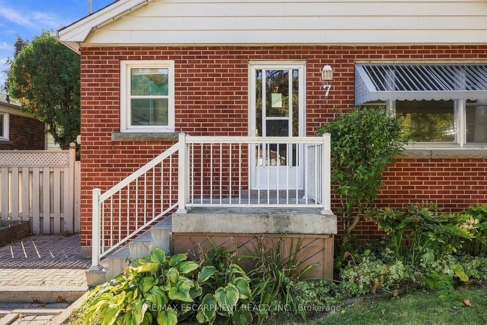 Photo 3 of 7 Sheldon Street, Hamilton, Dundas — HOMEH