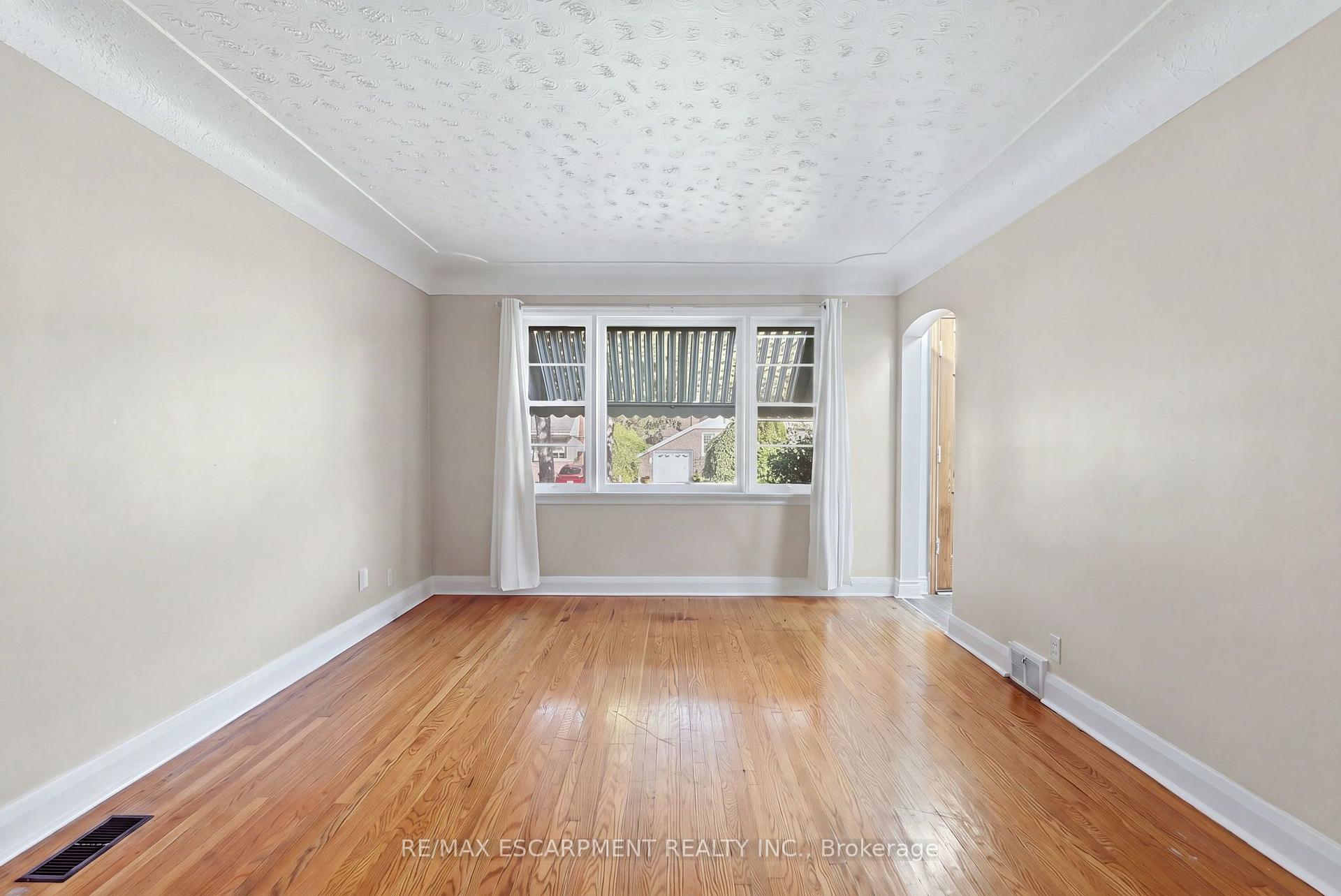 Photo 5 of 7 Sheldon Street, Hamilton, Dundas — HOMEH