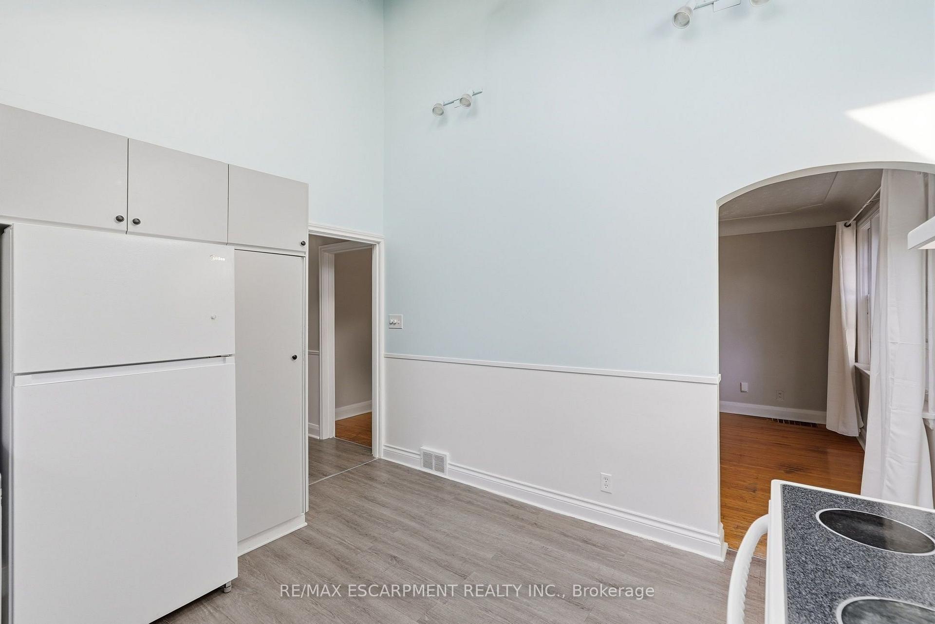 Photo 11 of 7 Sheldon Street, Hamilton, Dundas — HOMEH