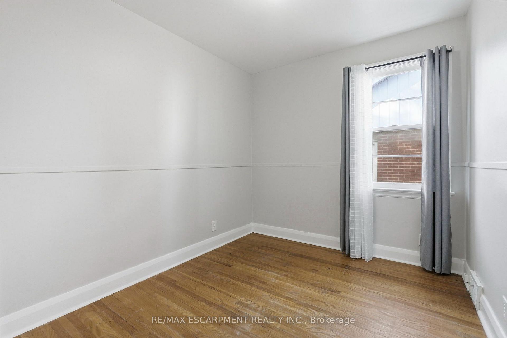 Photo 26 of 7 Sheldon Street, Hamilton, Dundas — HOMEH
