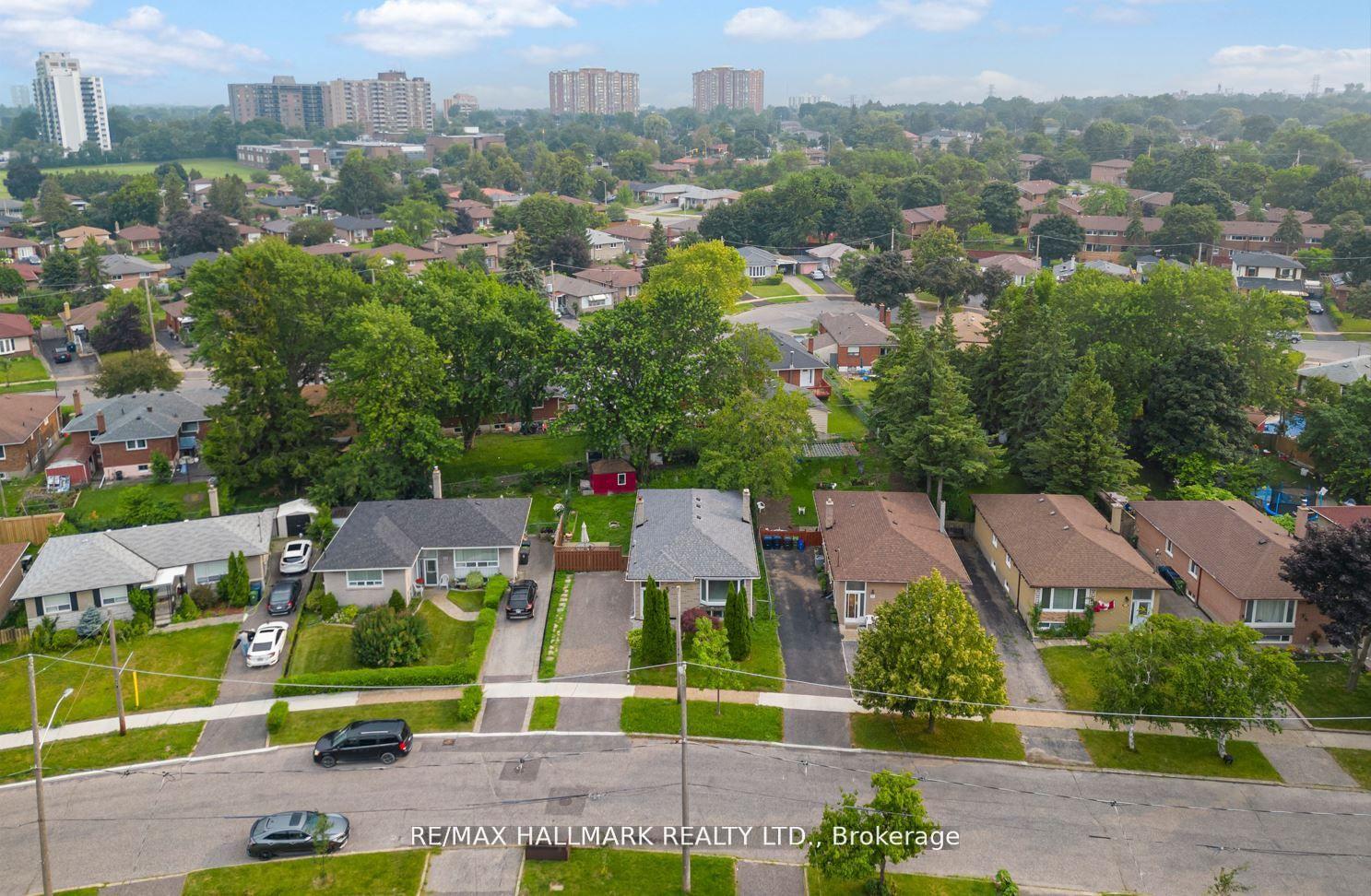 Photo 2 of Unit Upper, 39 Stansbury Crescent, Scarborough, Eglinton East — HOMEH